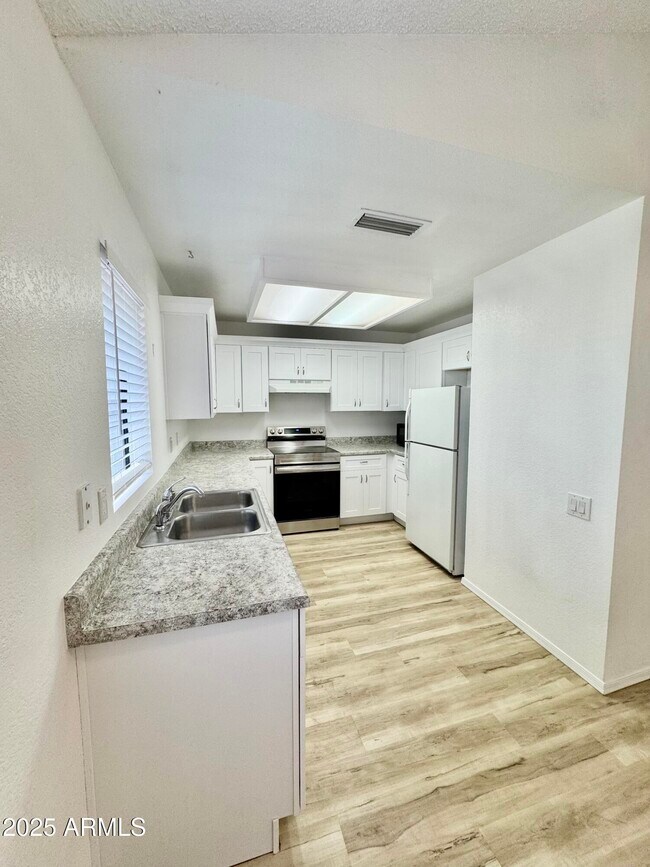 2035 S Elm St in Tempe, AZ - Building Photo - Building Photo