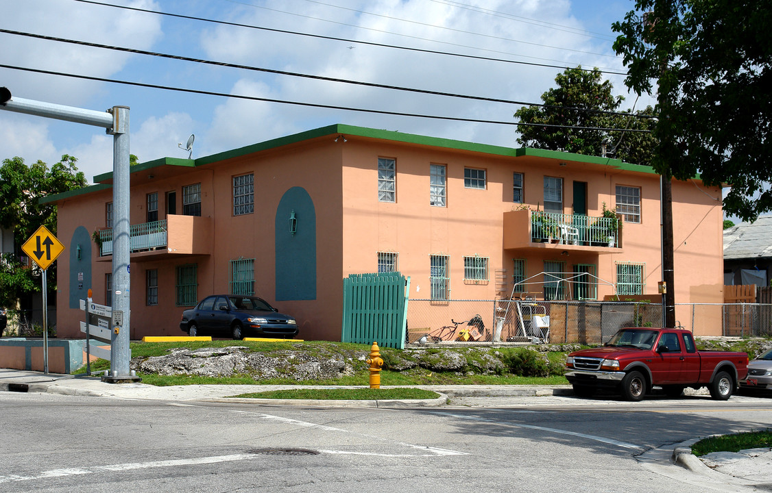 401 SW 6th St in Miami, FL - Foto de edificio