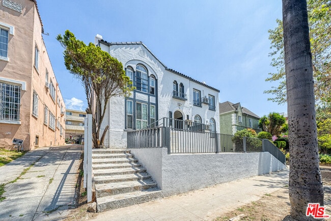 property at 132 S Kenmore Ave