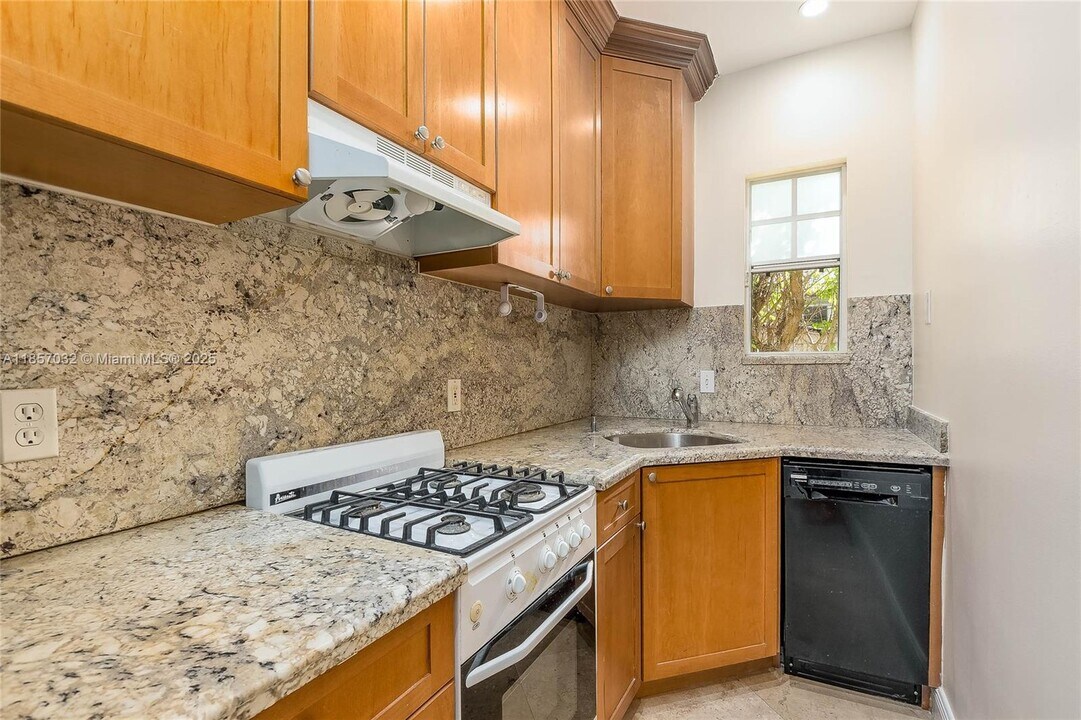814 Lenox Ave. in Miami Beach, FL - Building Photo