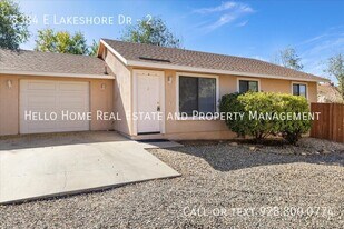 8384 E Lakeshore Dr in Prescott Valley, AZ - Building Photo