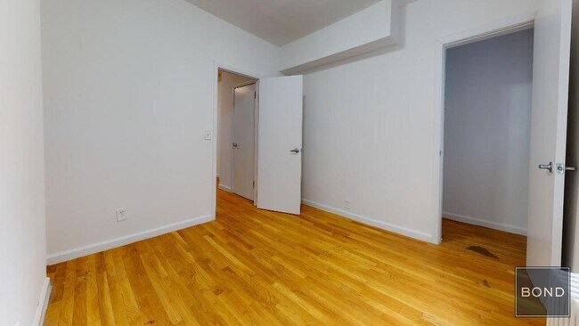 429 E 73rd St in New York, NY - Foto de edificio - Building Photo