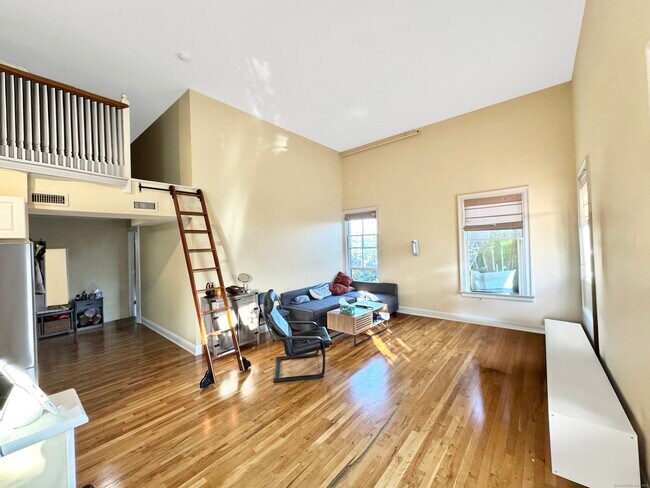 16 Ann St in Norwalk, CT - Foto de edificio - Building Photo