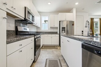 5584 Kate Way, Unit 7 in Fontana, CA - Foto de edificio - Building Photo