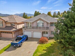 12392-12221 221 St in Maple Ridge, BC - Building Photo - Building Photo
