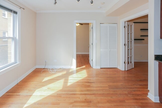 628 W Roscoe St, Unit 1N in Chicago, IL - Building Photo - Building Photo