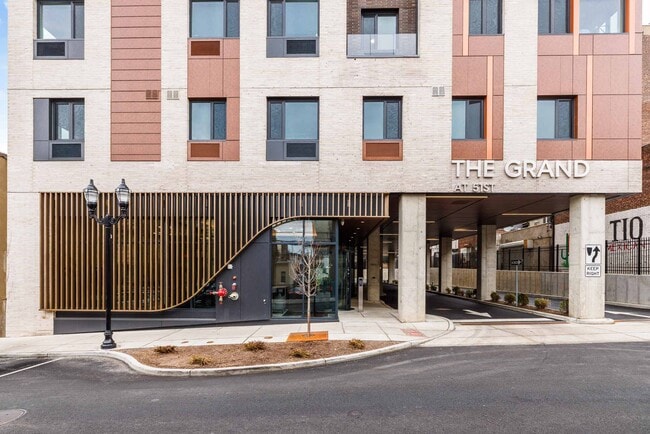 The Grand in West New York, NJ - Foto de edificio - Building Photo