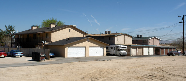 16471 Lariat Rd in Victorville, CA - Building Photo - Building Photo