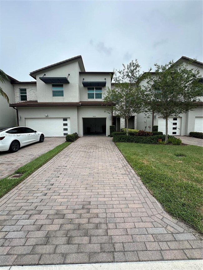 8959 Kingsmoor Wy
