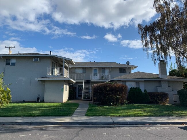 2053 Town and Country Ln, Unit 2