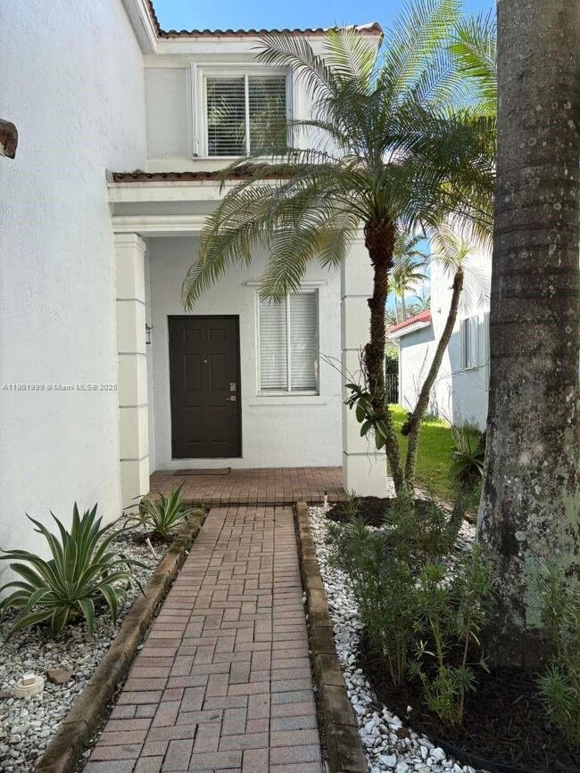 1064 Golden Cane Dr in Weston, FL - Building Photo - Building Photo