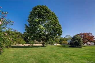 275 Maier Pl in Southold, NY - Building Photo - Building Photo