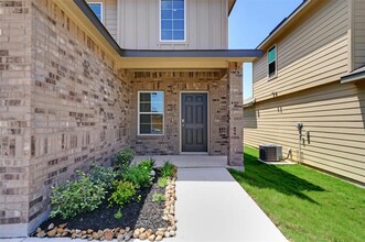 4816 Cork Xing in Canyon Lake, TX - Building Photo - Building Photo