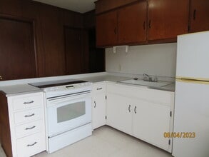 322 McGoodwin Ave, Unit Apartment B in Warrensburg, MO - Building Photo - Building Photo