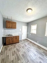 3443 Regent Rd in Cleveland, OH - Foto de edificio - Building Photo