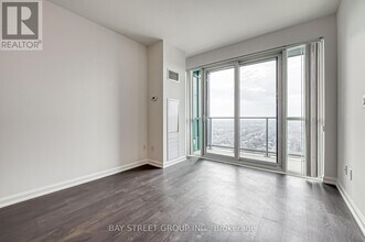 11-2611 Bogert Ave in Toronto, ON - Building Photo - Building Photo