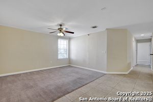 7323 Snowden Rd in San Antonio, TX - Foto de edificio - Building Photo