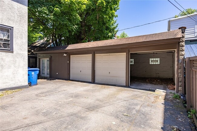 260 Oxford St in Rochester, NY - Building Photo - Building Photo