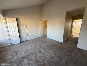 22976 Fontwell Square in Sterling, VA - Building Photo - Building Photo