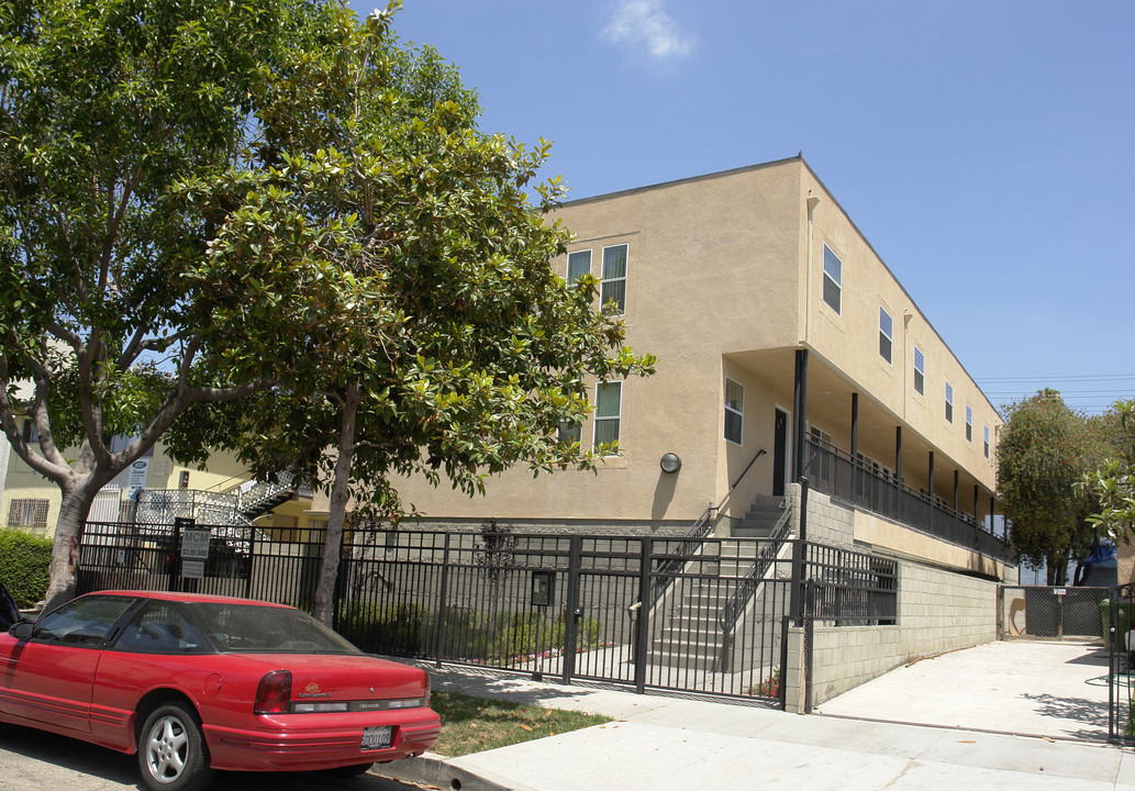 6033 Eleanor Ave in Los Angeles, CA - Foto de edificio