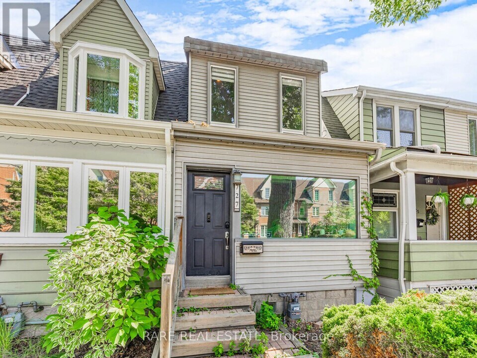 727 Rhodes Ave in Toronto, ON - Building Photo