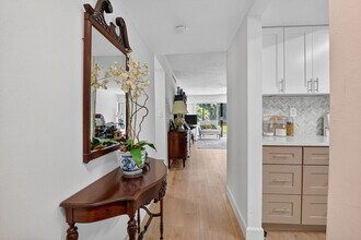 3050 Presidential Way in West Palm Beach, FL - Building Photo - Building Photo