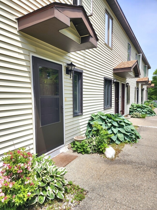 3 Brook Front Ln in Pomfret, CT - Building Photo - Building Photo