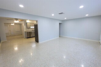 1040 Charles St in Clearwater, FL - Building Photo - Building Photo