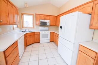 4368 Knotting Hill Ln NW in Rochester, MN - Building Photo - Building Photo