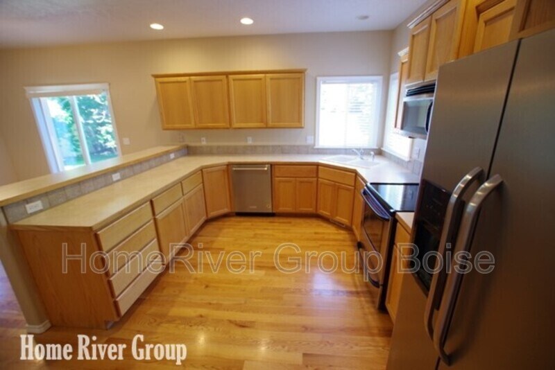 1726 W Apgar Creek Dr in Meridian, ID - Building Photo