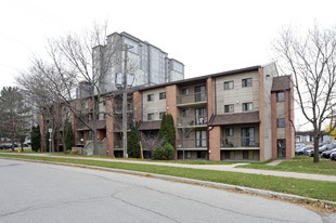 30 Hickory St E in Waterloo, ON - Building Photo