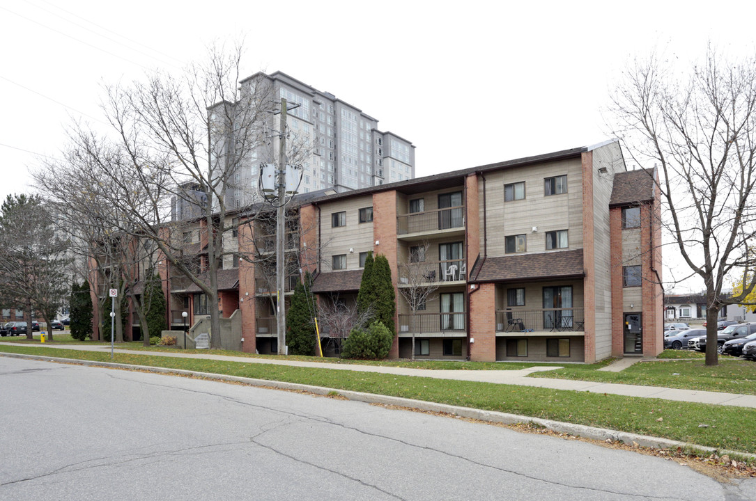 30 Hickory St E in Waterloo, ON - Building Photo