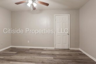 2467 Brownlee St-Unit -8 in Baton Rouge, LA - Foto de edificio - Building Photo