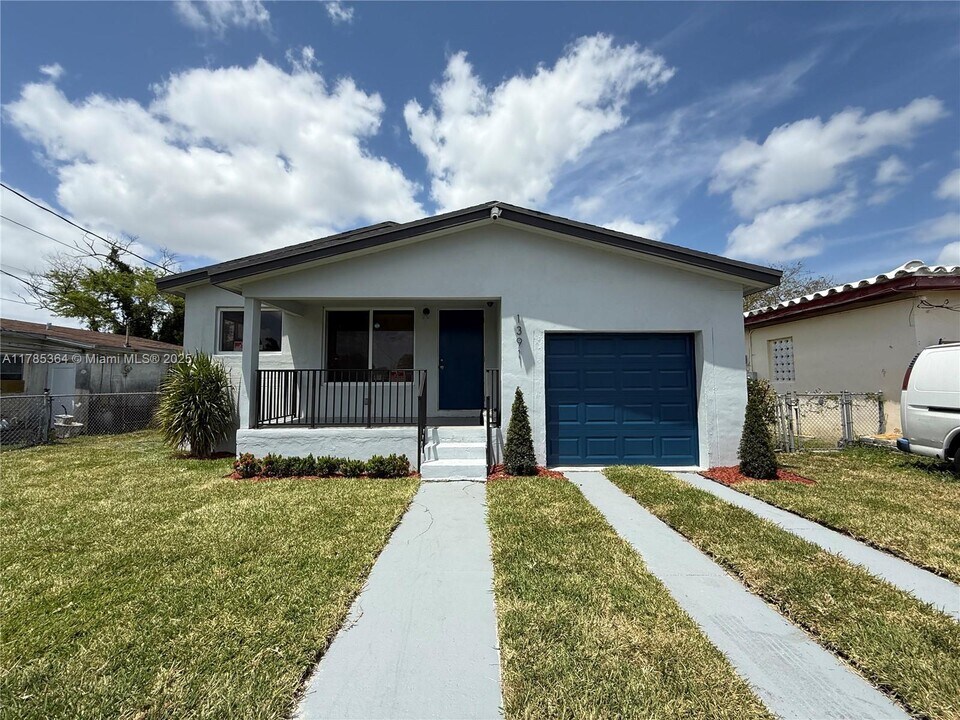 1391 NW 72nd St in Miami, FL - Building Photo