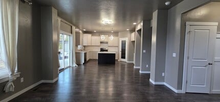 3489 N Cooper Ave in Meridian, ID - Building Photo - Building Photo