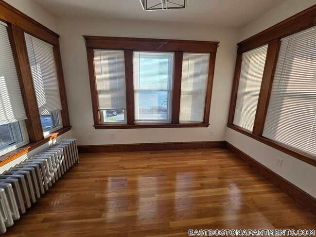 102 Bayswater St, Unit 1 in Boston, MA - Building Photo - Building Photo