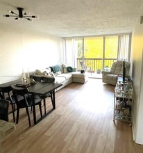 10845 SW 112th Ave, Unit 314 in Miami, FL - Foto de edificio - Building Photo