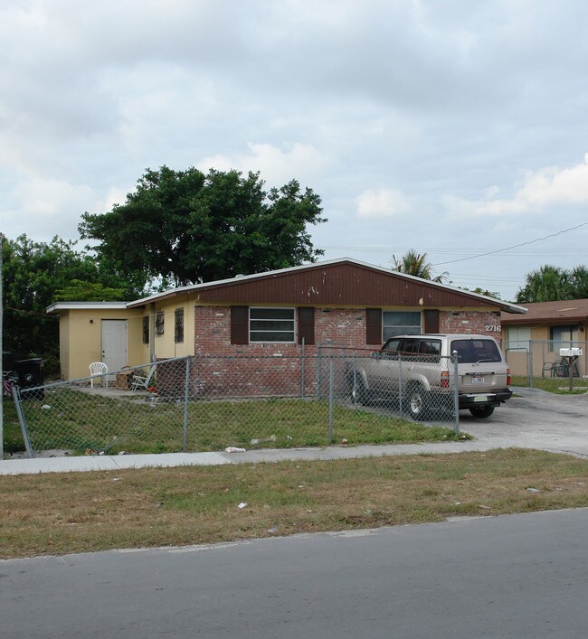 2716-2724 SW 7th St in Fort Lauderdale, FL - Building Photo - Building Photo