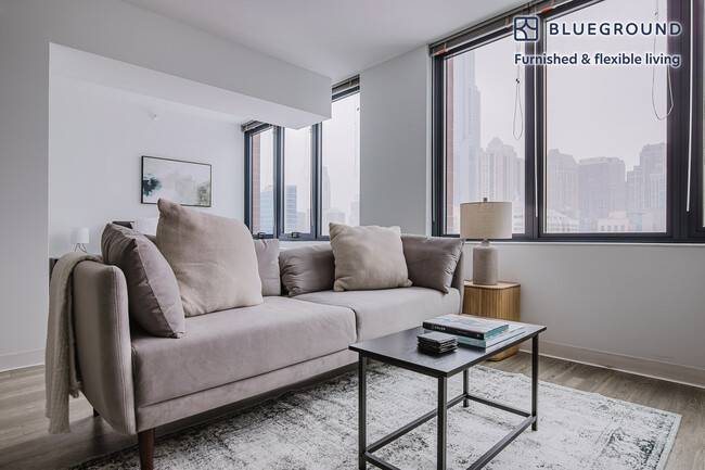 property at 637 N Wells St