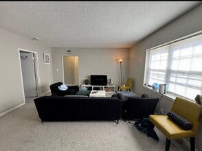 149 Lake Shore Rd, Unit 2 in Boston, MA - Building Photo - Building Photo