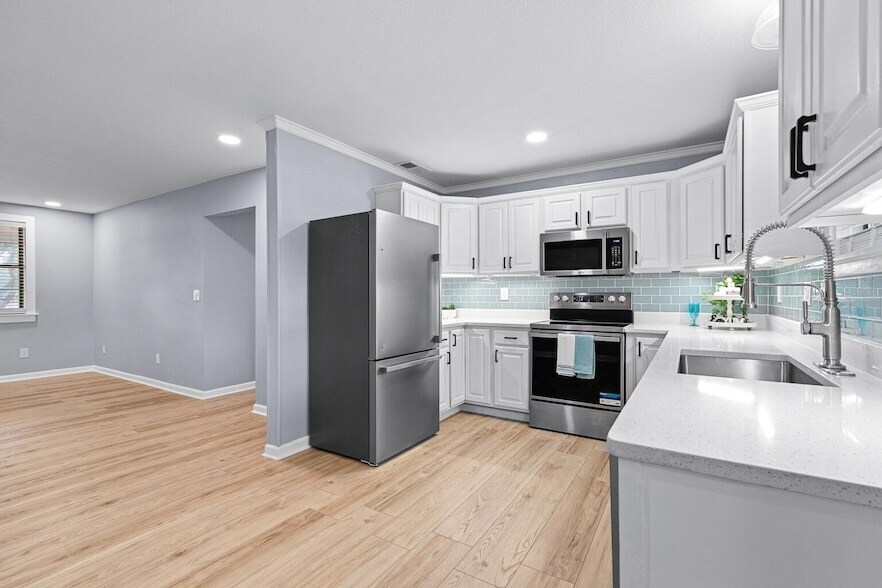 5968 Capitol Dr in Gulf Breeze, FL - Foto de edificio