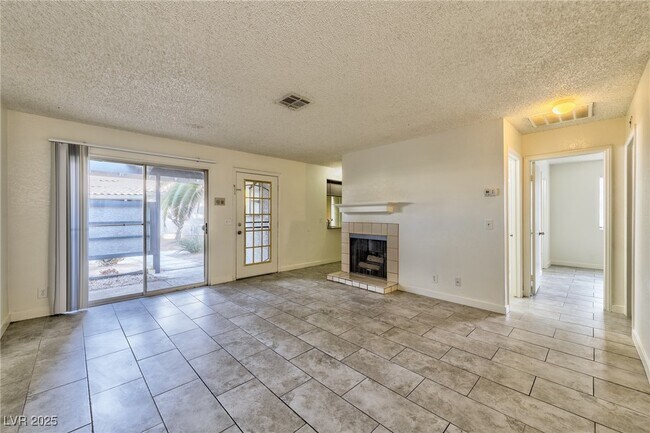 221 N Lamb Blvd in Las Vegas, NV - Building Photo - Building Photo