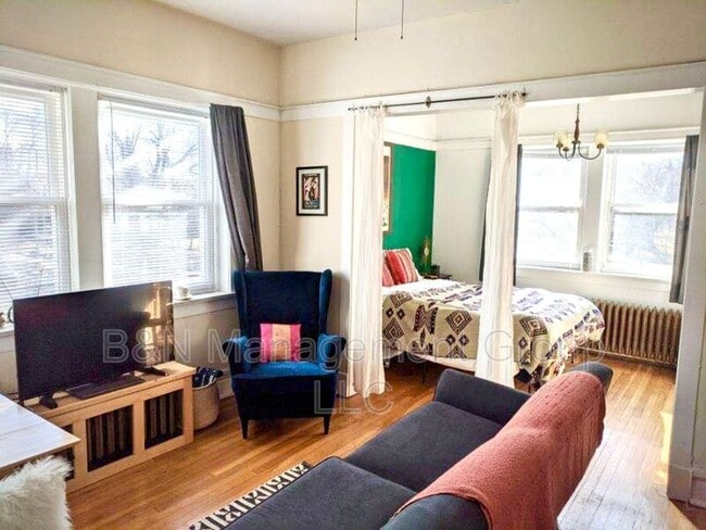 property at 1061 W Dakin St