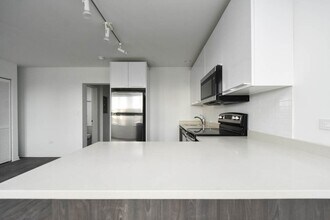 940 W Winona St, Unit 206 in Chicago, IL - Building Photo - Building Photo