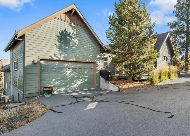 19314 S W Laurelhurst Way in Bend, OR - Building Photo - Building Photo