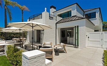 2401 Bayshore Dr in Newport Beach, CA - Building Photo - Building Photo