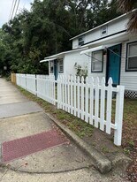 312 1/2 S Alabama Ave, Unit Chelsea's Place in DeLand, FL - Building Photo
