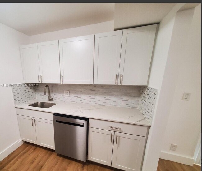 5967 NW 27th Pl in Sunrise, FL - Building Photo - Building Photo
