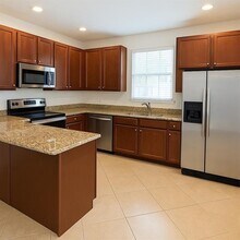 1130 SW 147th Ave in Pembroke Pines, FL - Building Photo - Building Photo