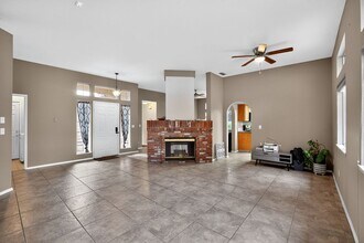 680 Canyon Creek Way in Galt, CA - Building Photo - Building Photo